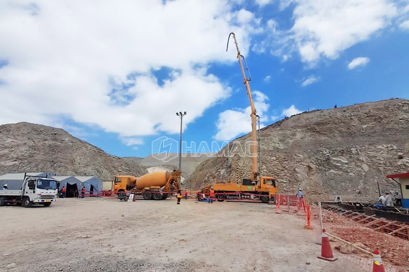 In 2018, HAMAC delivered one unit of 30m truck mounted concrete boom pump to Arequipa, Peru. This client purchased one unit of concrete pump truck, 4 units of concrete mixer truck with SHACMAN chassis from us. Because the color of their company LOGO i