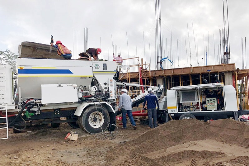 In 2017, one unit of DHBT40 diesel concrete pump was delivered to Acajutla, El Salvador. This client is a construction company who build the house and buildings for their customers. He has the mini mobile concrete batching plant, the concrete can be p