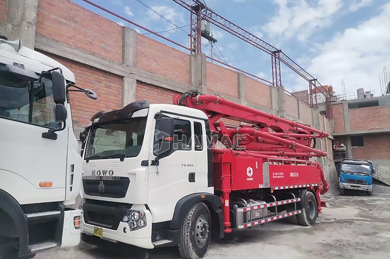 This 30m concrete pump truck was sent to Arequipa Socabaya Peru in January 2022. 30 meters is the smallest model of concrete pump truck produced by our company. The main projects that this customer conducted are some low-rise houses or workshops, and 