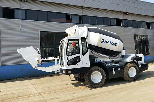 This customer comes from a rental company, they have purchased some construction equipment from Zoom lion and XCMG, etc, this is the first time for him to using our self-loading concrete mixer, he had rented it to some construction working sites that 